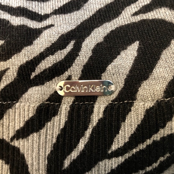 Calvin Klein zebra print sweater szSmall - Picture 4 of 4